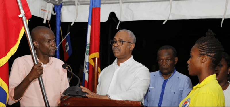 Mondial France 2018: Jovenel Moise remet le drapeau national aux grenadières U20 post thumbnail image