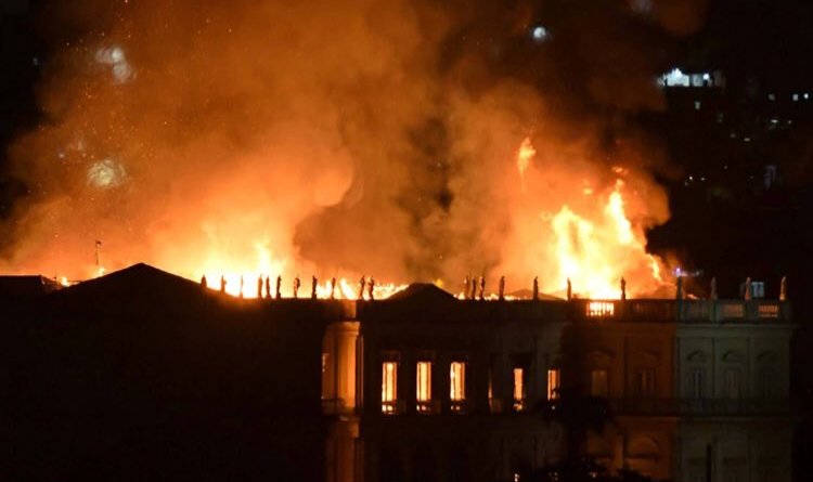 Brésil: Un incendie se déclare et détruit le Musée National de Rio de Janeiro, dimanche soir post thumbnail image