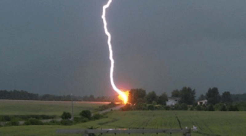 La foudre fait 3 morts et un blessé grave dans le département du Centre post thumbnail image