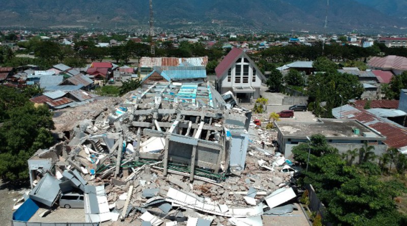 Indonésie: Plus de 832 morts et des pillages après un séisme suivi de tsunami post thumbnail image