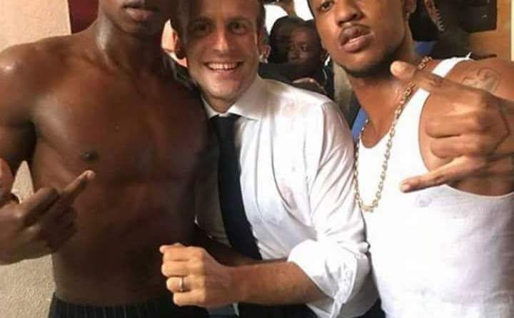 Des français indignés par une photo d’Emmanuel Macron et de deux jeunes à Saint-Martin post thumbnail image