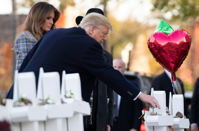 Trump à la synagogue de Pittsburgh, conspué par des manifestants post thumbnail image