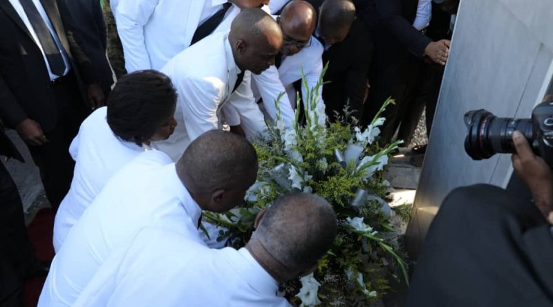 17 octobre : Jovenel Moise conspué au Pont Rouge par des Petro-manifestants post thumbnail image