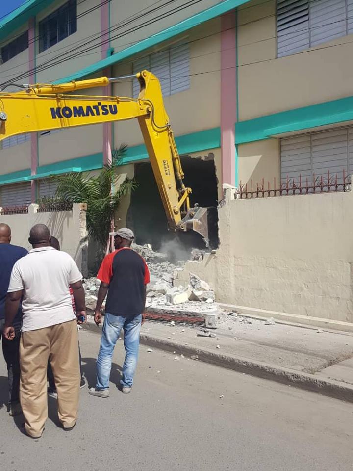 Cap-Haitien: des citoyens furieux contre la démolition d’une école post thumbnail image