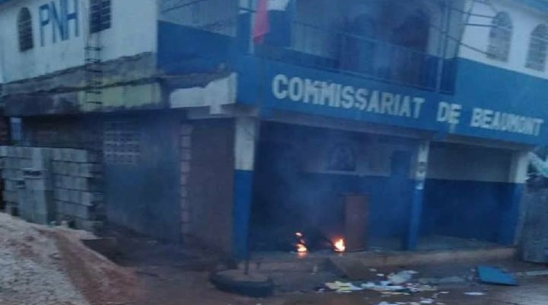 Beaumont: Un policier tue un chauffeur de moto-taxi. La foule incendie le Commissariat! post thumbnail image