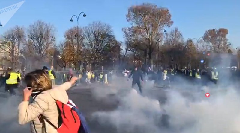 (Vidéo) France – Manifs: la situation dégénère sur les Champs-Élysées post thumbnail image