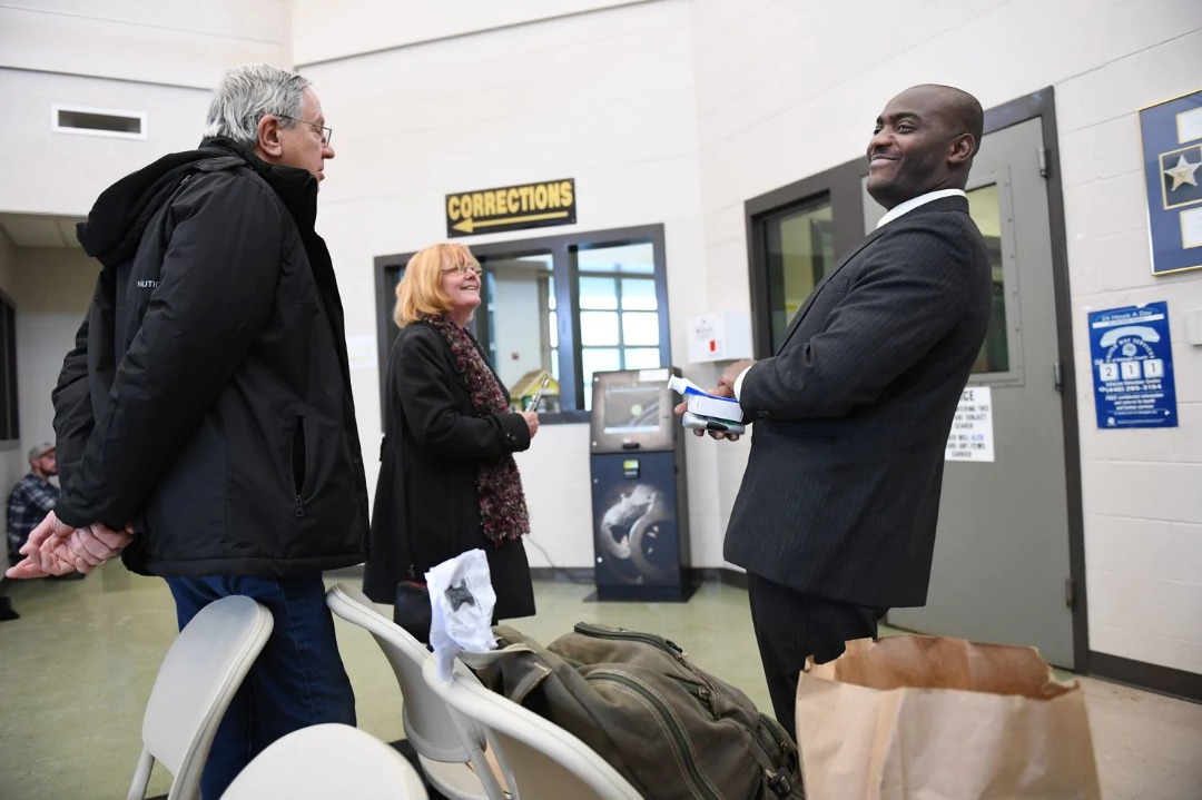 Une famille chrétienne vole au secours de cet Haïtien détenu aux USA post thumbnail image