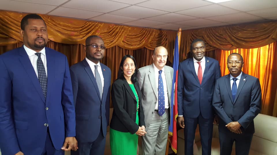 Haïti: Kenneth Merten au Parlement pour discuter de la crise post thumbnail image