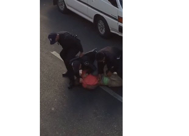 Vidéo-Rép. Dom. : Brutalité policière à l’encontre d’un haïtien à Santiago de los Cabelleros post thumbnail image