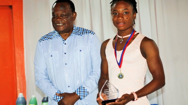 Foot Fem Awards : Melchie Daelle Dumornay meilleure joueuse et Tabita Joseph révélation de l’année post thumbnail image