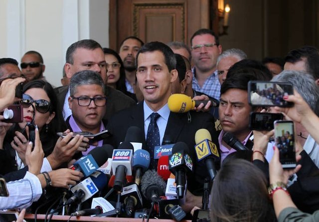 Le procureur de Caracas interdit à Juan Guaidó de quitter le pays post thumbnail image