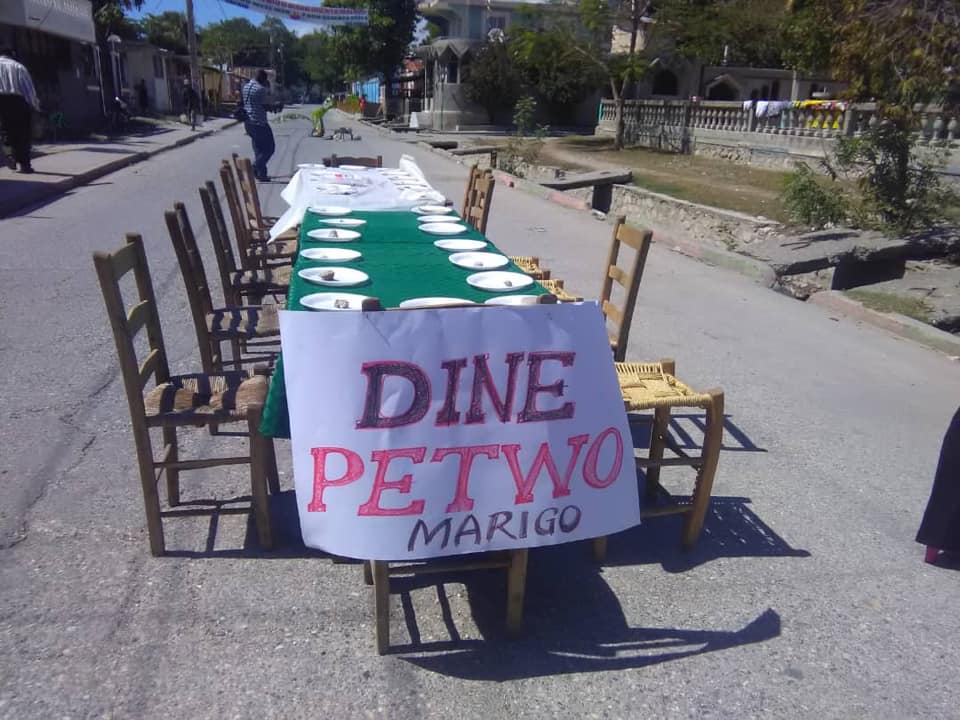 Marigot: un dîner “po bannann” sous le soleil, pour dénoncer la misère post thumbnail image