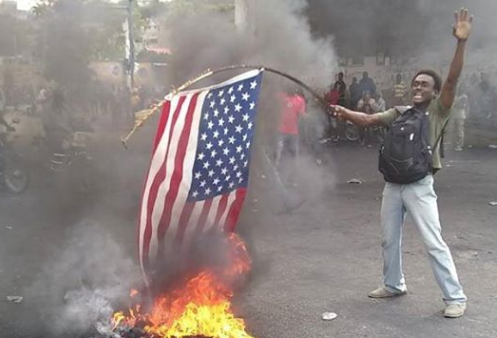 Le secteur démocratique et populaire condamne l’incendie du drapeau américain post thumbnail image