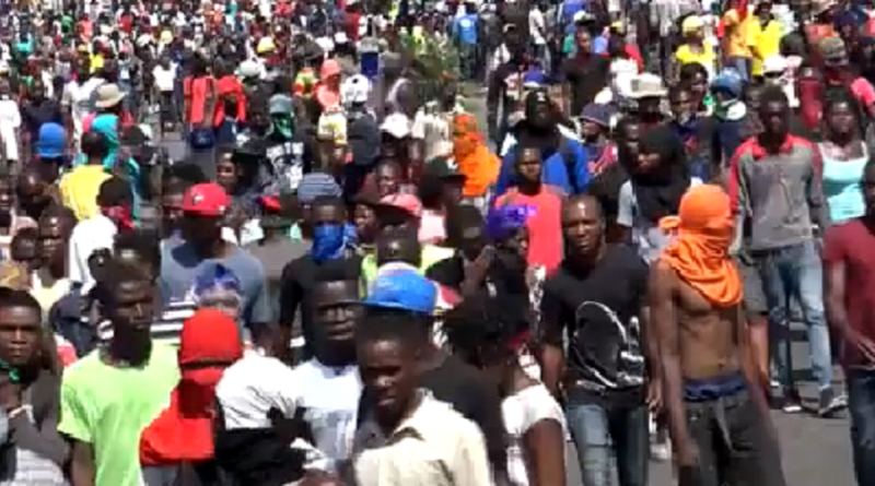 Des centaines de manifestants de Cité Soleil en route pour Pétion-Ville post thumbnail image