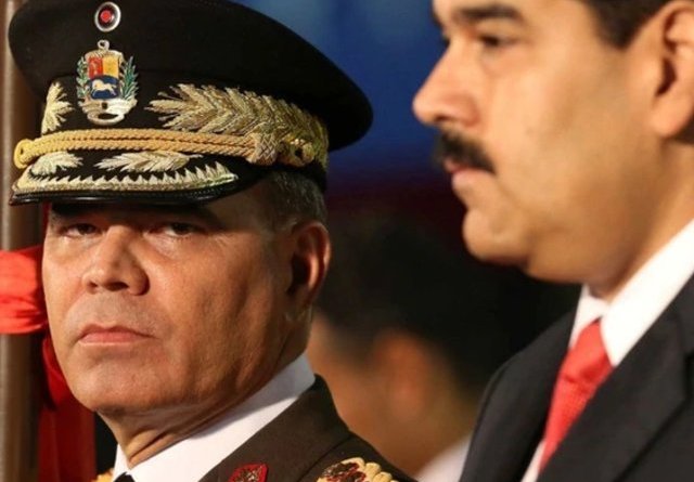 Venezuela: Maduro apparaît aux côtés de Vladimir Padrino, l’officier accusé de conspiration post thumbnail image