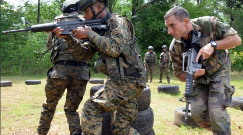 L’armée française enseigne aux soldats dominicains des techniques de combat corps-à-corps post thumbnail image