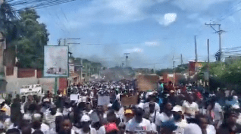 Port-au-Prince : une marée humaine exige la démission du président Jovenel Moïse post thumbnail image