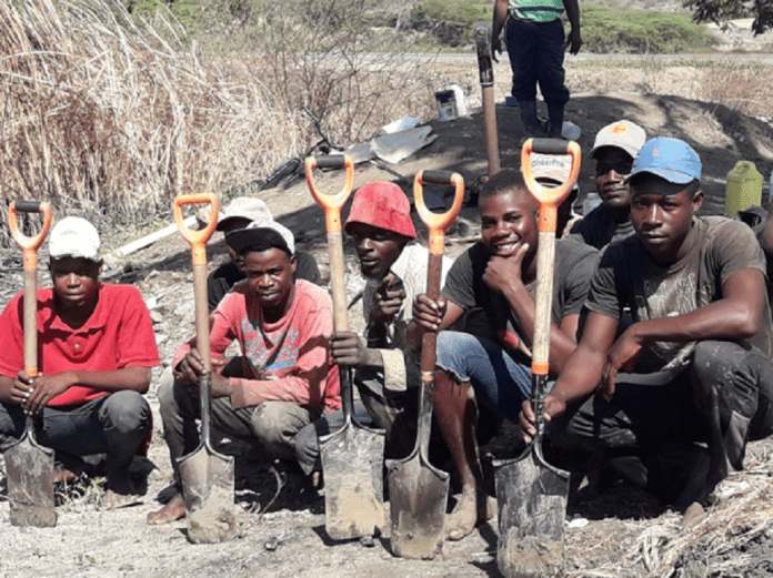 Les travailleurs migrants haïtiens : boucs émissaires dans la fièvre électorale dominicaine post thumbnail image