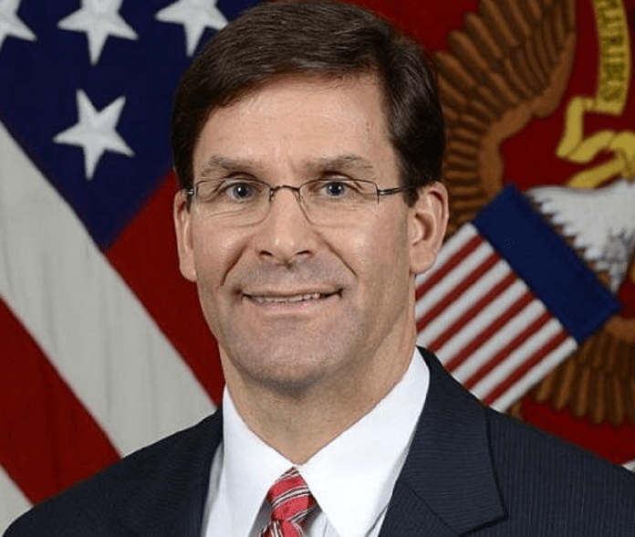 Mark Esper prend les rênes du ministère de la défense des États-Unis post thumbnail image