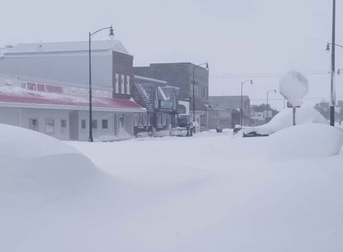 Etats-Unis: une puissante tempête hivernale déverse 2 pieds de neige sur les plaines de Dakota du Nord post thumbnail image