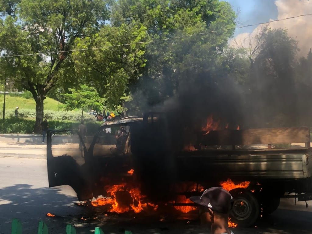 Haïti/Tension: Plusieurs blessés par balles et un véhicule de police incendié post thumbnail image