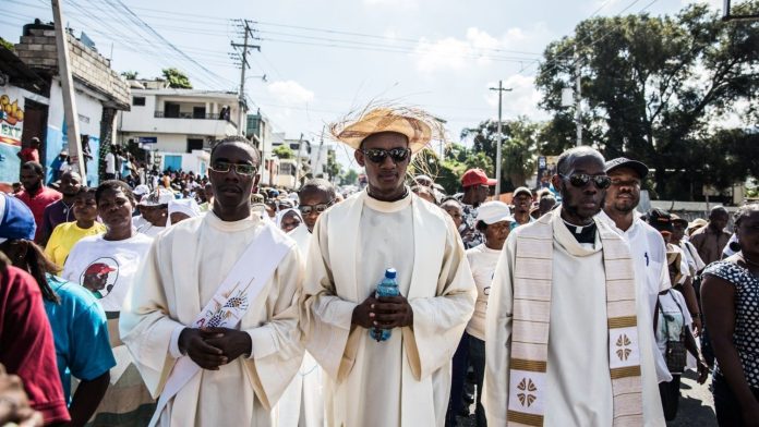 Cité du Vatican – Haïti: des milliers de catholiques manifestent pacifiquement à Port-au-Prince post thumbnail image