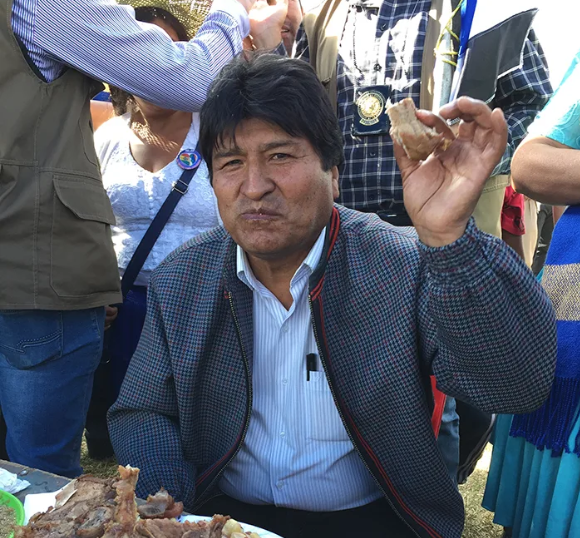 « Nous ne sommes plus un pays de mendiants », se félicite le président Bolivien, Evo Morales post thumbnail image