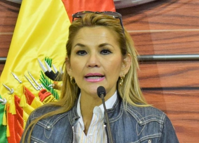 Bolivie : la sénatrice Jeanine Añez se proclame présidente par intérim post thumbnail image