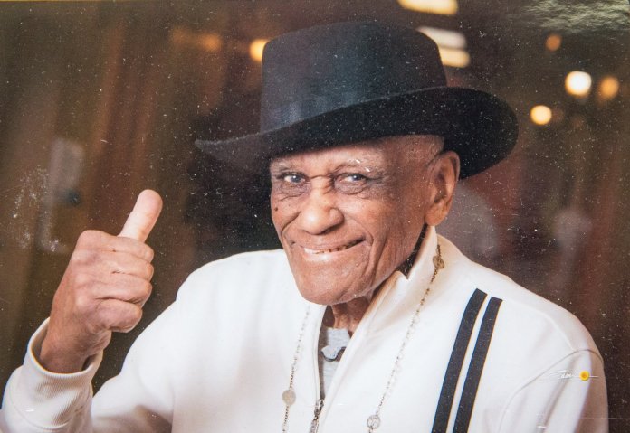 Un poète haïtien de 105 ans honoré au parlement du Québec post thumbnail image