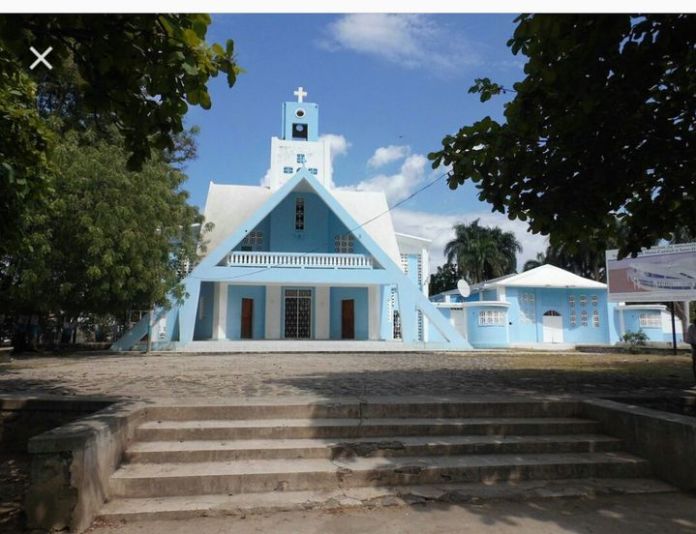 Terreur dans l’Église Catholique de Saut d’Eau – L’ancien député Romual Smith sauvé de justesse post thumbnail image