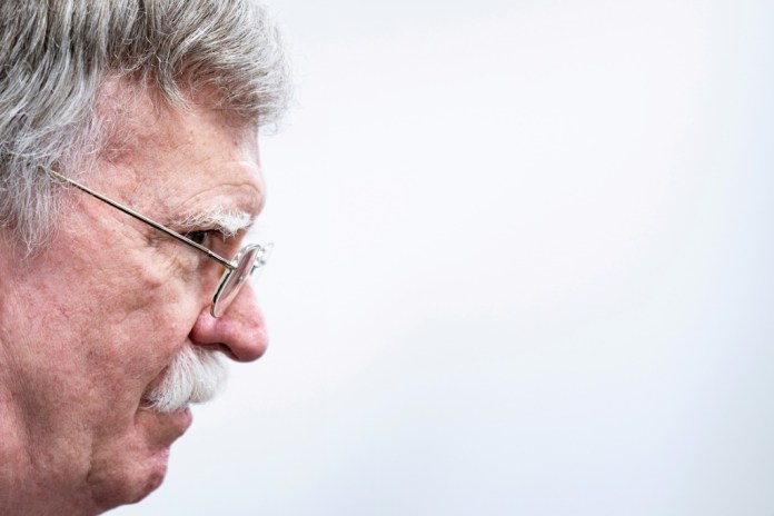 John Bolton, l’ex-conseiller va-t-en-guerre qui bataille avec Trump post thumbnail image