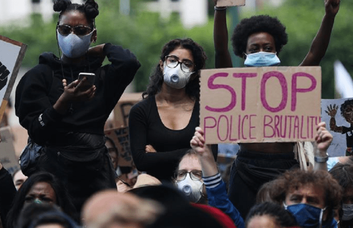 Bruxelles – Belgique : des milliers de personnes manifestent contre le racisme et l’injustice post thumbnail image