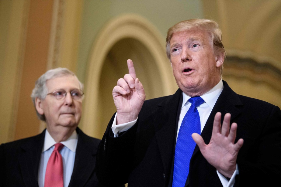 Trump attaque et insulte Mitch McConnell devant des donateurs post thumbnail image