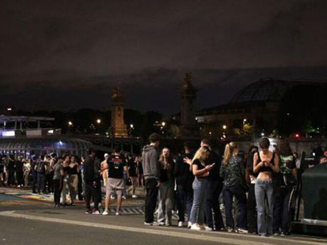 Paris|Covid-19. La police disperse des centaines de jeunes lors d’une soirée festive post thumbnail image