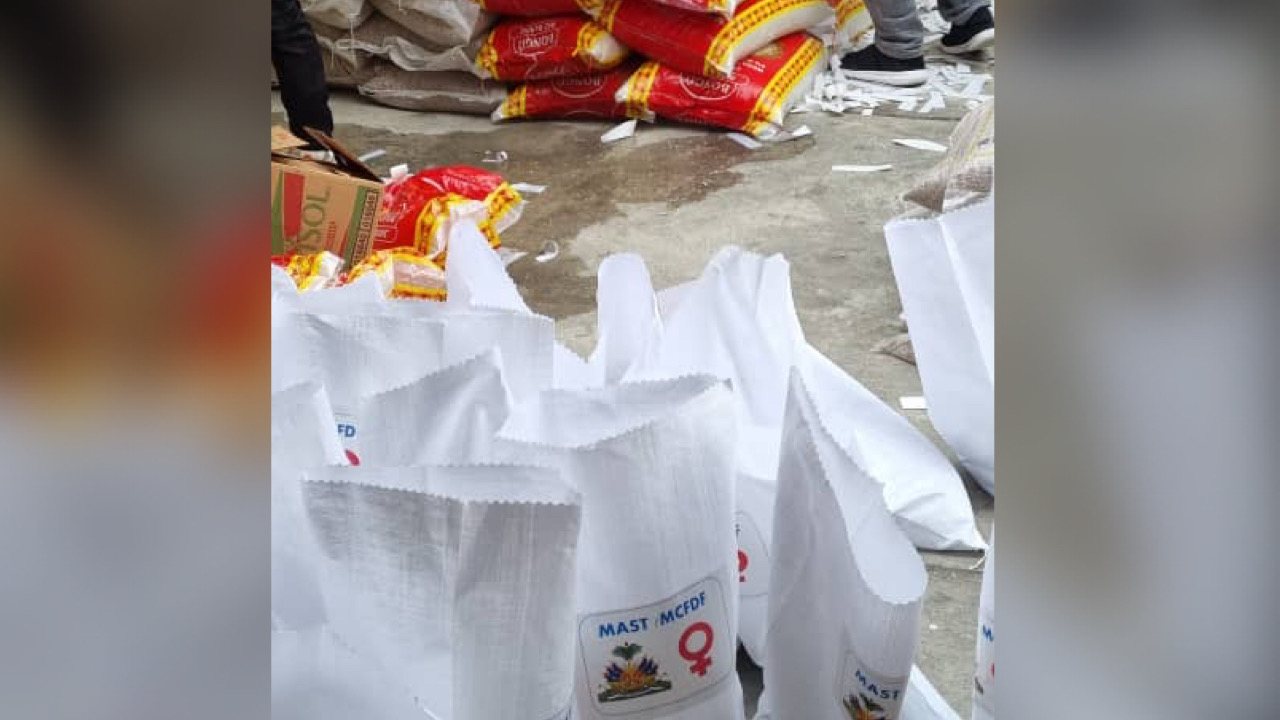 Le MAST a remis des kits alimentaires à la Mairie de Carrefour au profit des réfugiés post thumbnail image