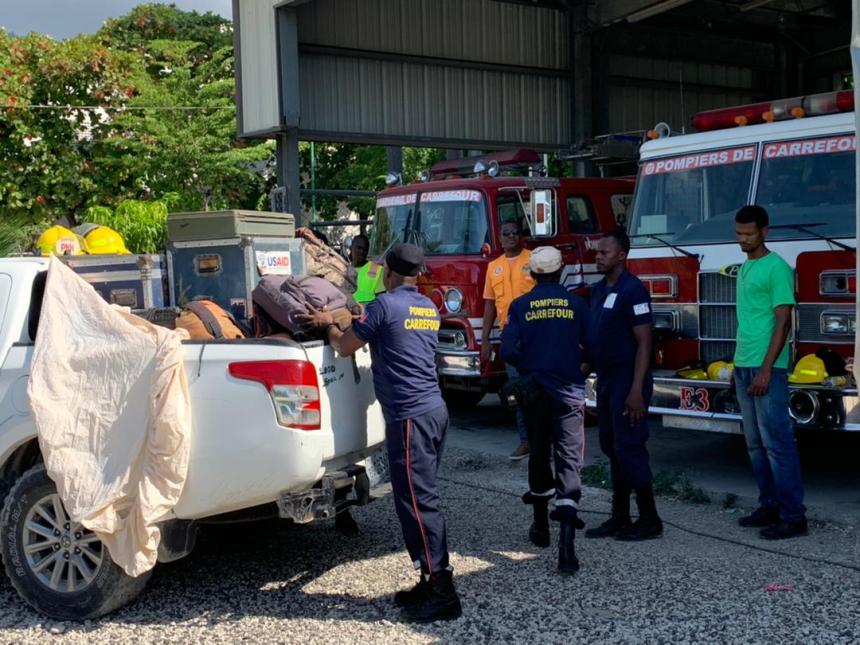 Haïti /Séisme : Des sapeurs-pompiers de Carrefour volent au secours des victimes du Grand Sud post thumbnail image