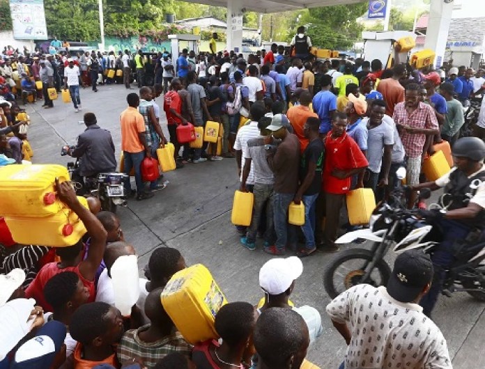 Haïti : La vente de carburant dans des récipients, formellent interdite à partir du 17 novembre post thumbnail image