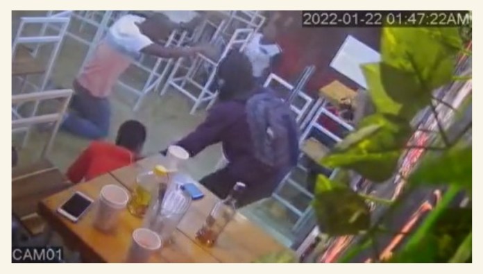 Vidéo. RD|Insécurité. Des braqueurs déguisés en militaires dévalisent un restaurant et des consommateurs post thumbnail image