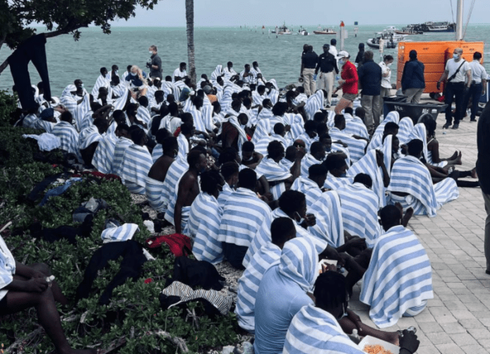 Un bateau, avec plus de 300 migrants haïtiens à son bord, s’échoue près d’un club de luxe en Floride post thumbnail image