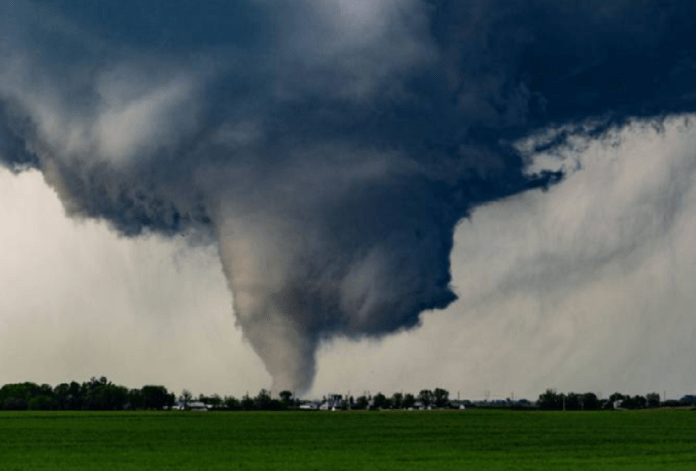 Au moins 7 personnes, dont 2 enfants, tuées aux États-Unis par une tornade post thumbnail image