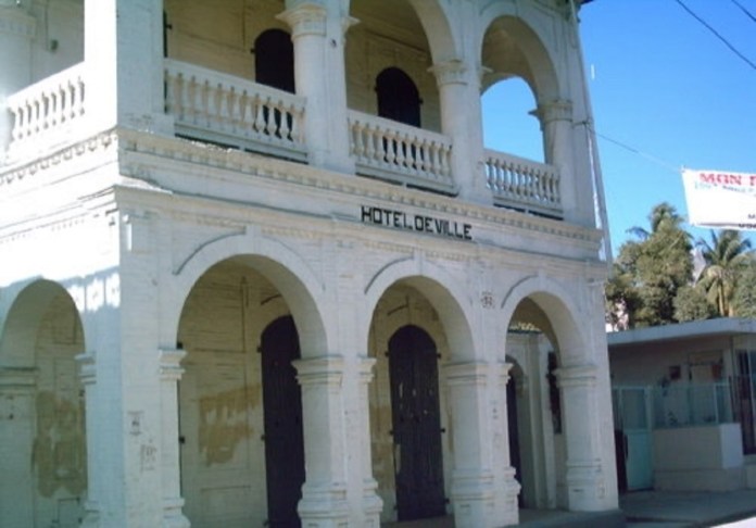 Petit-goâve : une mairie nomade qui ne fournit aucun service à une population livrée à elle-même post thumbnail image