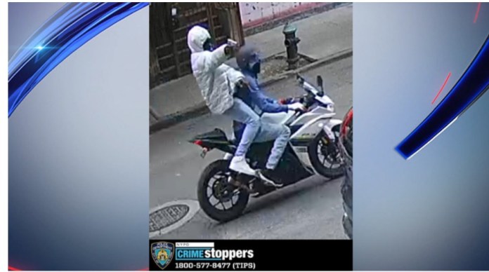 New York – Un bandit à moto fait feu sur un passant dans les rues de Bronx post thumbnail image