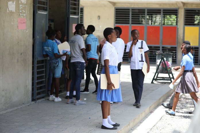 Haïti – Examens d’État : 201 280 candidats attendus, mais les gangs jouent les trouble-fêtes post thumbnail image