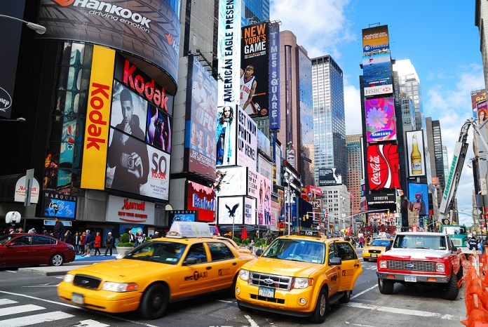 NYPD – Deux hommes touchés par balle à l’intérieur d’un taxi dans une rue de Manhattan post thumbnail image