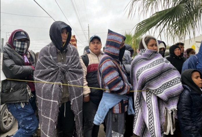 Des migrants massés à la frontière des Etats-Uni affectés par la vague de froid qui sévit au Mexique post thumbnail image